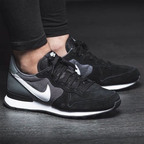 alte schuhe schwarze nike|Nike Factory Stores.